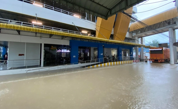 ระบบไฟ "โรงพยาบาลหาดใหญ่" ยังไม่เสถียร ส่งต่อผู้ป่วยหนัก 89 ราย