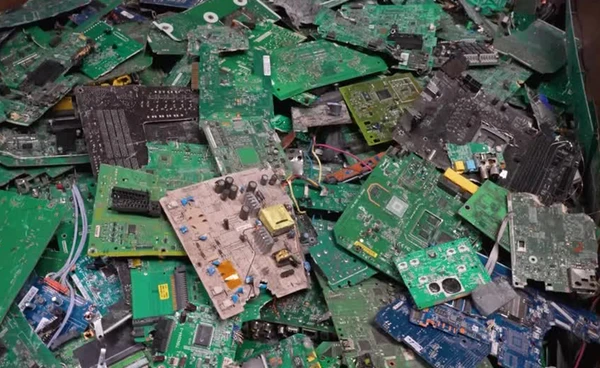 สตาร์ตอัปอังกฤษ “DEScycle” พัฒนาตัวทำละลายใหม่ รีไซเคิลขยะอิเล็กทรอนิกส์