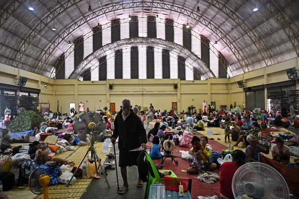 คนไทยแถบชายแดนอพยพกว่า 138,000 คน เสียชีวิตแล้ว 15 ราย