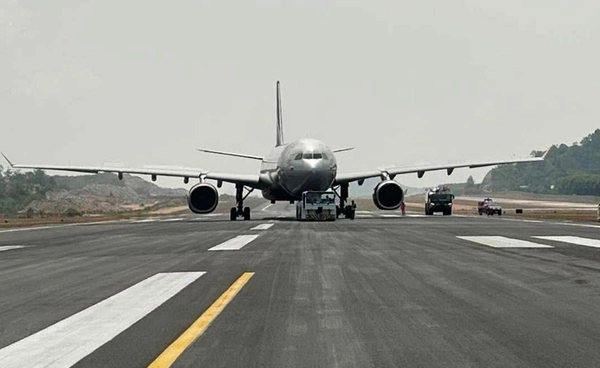 สนามบินภูเก็ตปิดรันเวย์ 3 ชั่วโมง เคลื่อนย้ายเครื่องบินทหารล้อไม่กาง กระทบเที่ยวบิน 17 ไฟลท์