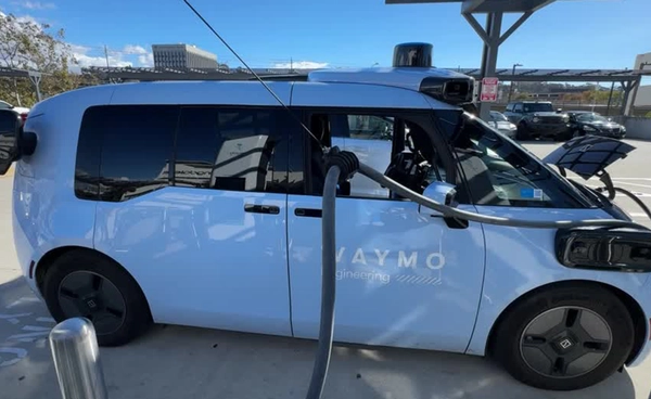 “Waymo” ขยายบริการ “Robotaxi” ใช้รถที่พัฒนาร่วมกับ “Geely” ในปี 2026