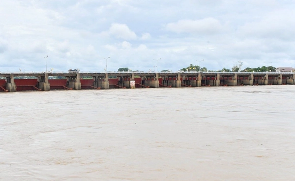 สถานการณ์น้ำเจ้าพระยา 5 ต.ค. น้ำไหลผ่านจ.นครสวรรค์ มีแนวโน้มลดลง - เปิดรายชื่อพื้นที่เสี่ยง