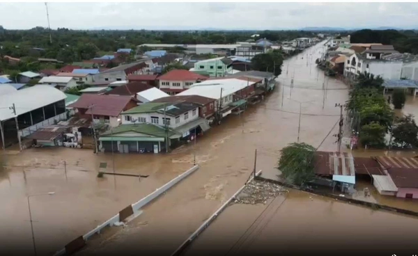 สุโขทัย แม่น้ำยมล้นทะลักกลางสะพานพัฒนาภาคเหนือ 6 