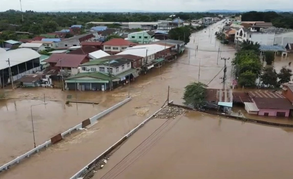 สุโขทัยต้านไม่อยู่ แม่น้ำยมทะลักท่วมหนัก
