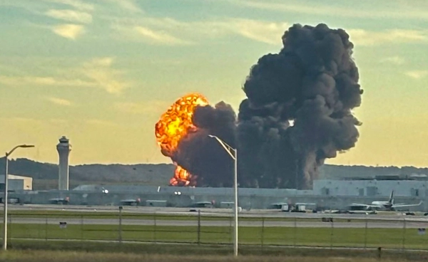 เครื่องบินขนส่ง UPS ประสบเหตุตกในสหรัฐฯ เกิดระเบิดไฟไหม้ เสียชีวิต 3 ราย บาดเจ็บ 11 คน