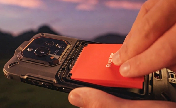 สมาร์ตโฟนจอมพลัง Xever 7 Pro เปลี่ยนแบตเตอรี่ได้โดยไม่ต้องปิดเครื่องนาน 180 วินาที