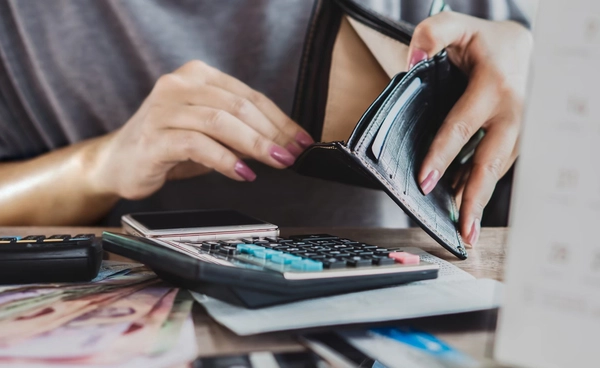 คนไทยหนี้ท่วม เฉลี่ยครัวเรือนละ 7 แสน นอกระบบแนวโน้มเพิ่มขึ้น