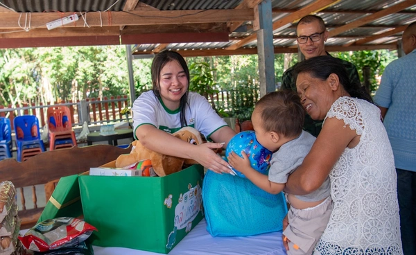 ซีพีลงพื้นที่ 5 จังหวัด  มอบทุนการศึกษาถึงปริญญาตรีและโอกาสทำงานแก่บุตรทหารหาญ ผู้เสียสละเพื่อชาติ 