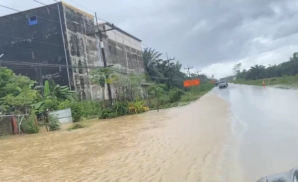 มรสุมถล่มภาคใต้ เรนบอมบ์ทำสุราษฎร์ฯ ฝนตกหนัก