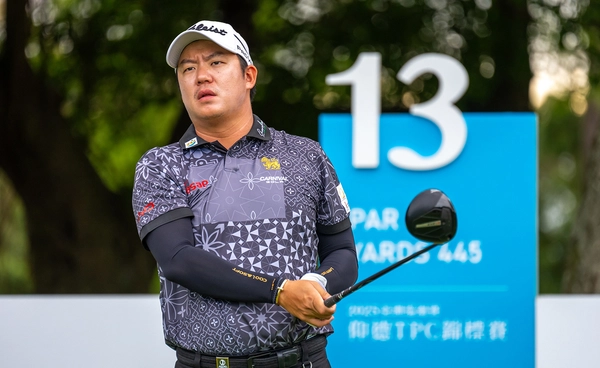 "พอร์เตอร์" ขยับนำรอบสอง "สุธีพัทธ์" ร่วงอันดับ 4 ร่วม "หยางเต๋อ ทัวร์นาเมนต์ฯ"