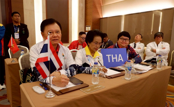 "บิ๊กต้อม" ร่วมประชุมหัวหน้านักกีฬา  มั่นใจเคลียร์ทุกปัญหาทันก่อนพิธีเปิด