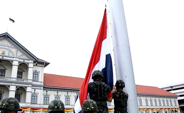 กองบัญชาการกองทัพบกจัดกิจกรรมเคารพธงชาติ น้อมรำลึกวันพระราชทานธงชาติไทย