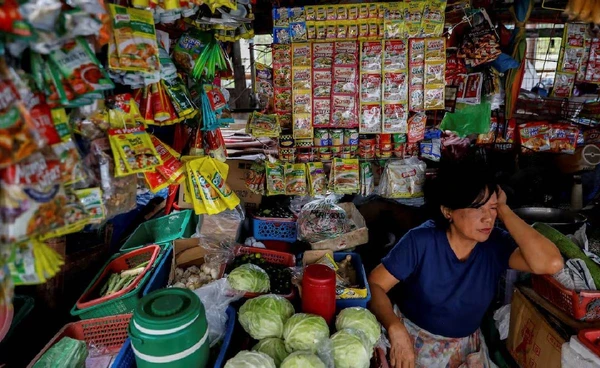 ฟิลิปปินส์สู้วิกฤตพลาสติก เริ่มเปลี่ยนจากใช้ซองเป็น “รีฟิล”