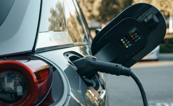 วิธีผลิต "แบตเตอรี่ใหม่" จากเยอรมนี รีไซเคิลดีขึ้น ลดต้นทุนผลิตแบตเตอรี่รถ EV หลักพันบาท