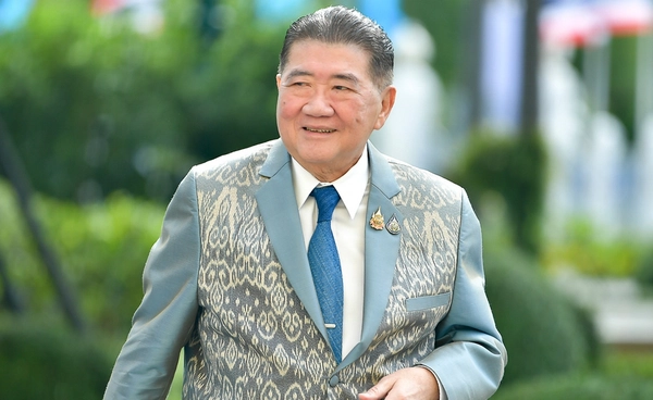 "ภูมิธรรม" ลงพื้นที่สุรินทร์ เยี่ยมศูนย์อพยพ-รับฟังสถานการณ์ในพื้นที่