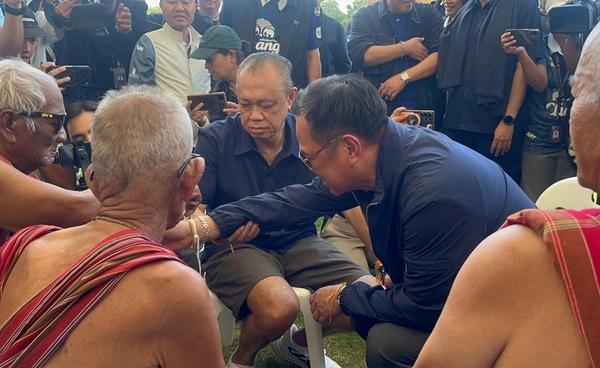 วันเกิด “เนวิน” จัดใหญ่ เปิดสนามช้างอารีน่า นายกฯควงภรรยา ร่วมอวยพร