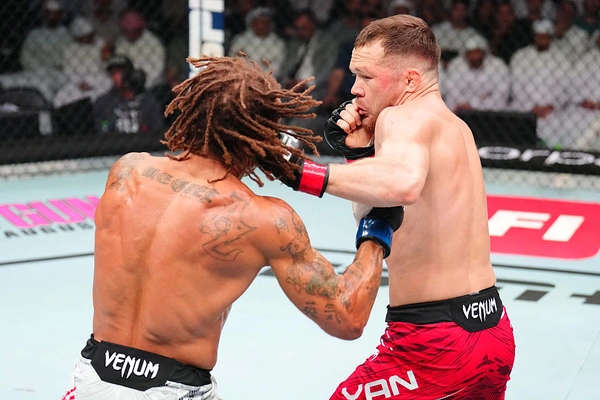 ปีเตอร์ ยาน ชนะแต้มเอกฉันท์ แม็คกี เสียสถิติไร้พ่ายใน UFC