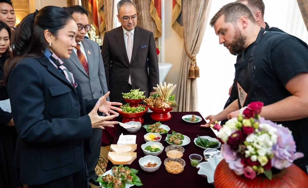 “เมี่ยงคำ” ฮิตในอังกฤษ นายกฯ ปลื้มสาธิตวิธีทำดันอาหารไทย Soft Power โลก