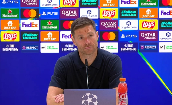 อลอนโซ่ ยกเป็นชัยชนะที่สำคัญ  เหลือ 10 คนแต่แซงดับ มาร์กเซย