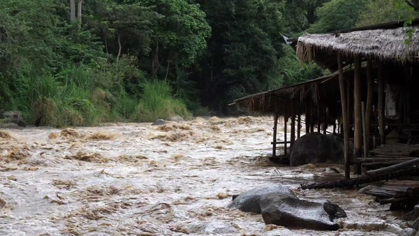 “เชียงใหม่” ฝนตกหนักสะสม  เตือน 6 อำเภอเสี่ยงดินถล่ม