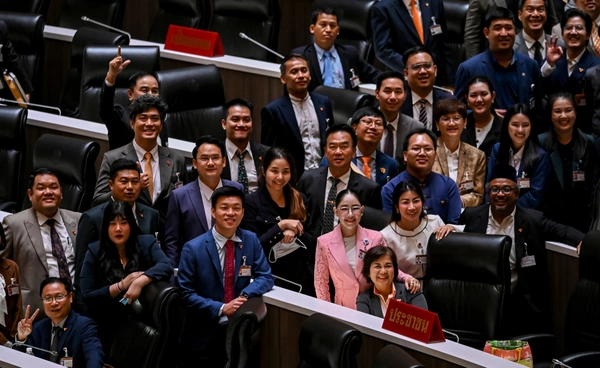 รู้จัก 100 ผู้สมัคร สส.บัญชีรายชื่อพรรคประชาชน มีใครบ้าง ต่างจากรอบก่อนอย่างไร ? 