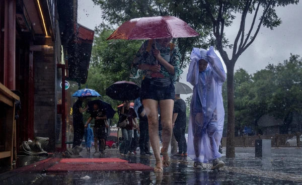 ทั่วไทยฝนถล่มหนัก 80%   เสี่ยงน้ำท่วมฉับพลัน  เตือนพายุจ่อเข้าเดือนตุลาคม