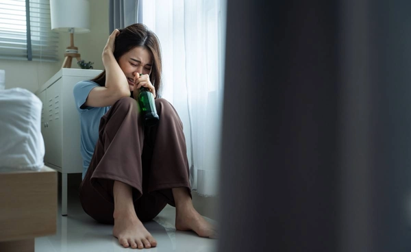 รับประทานยาต้านเศร้า ห้าม! ดื่มแอลกอฮอลล์ ส่งผลต่ออารมณ์ ขาดการยับยั้งชั่งใจ เสี่ยงทะเลาะวิวาทได้