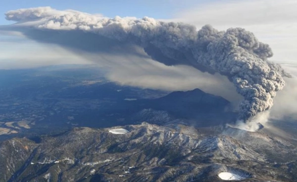 “ญี่ปุ่น” เฝ้าระวัง  ภูเขาไฟ "ชินโมเอะดาเกะ"  อาจปะทุแม็กมา หลังปะทุครั้งแรกในรอบ 7 ปี