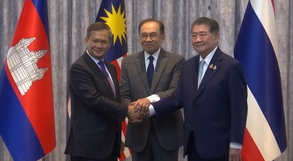 นายกฯ มาเลเซียแถลงผลเจรจา "หยุดยิงทันทีไม่มีเงื่อนไข" หลังร่วมไกล่เกลี่ย "ไทย-กัมพูชา"