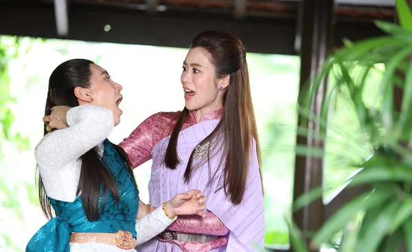 “แบม สราลี” ประเดิมบทแรง จิกหัวตบ “เบลล่า ราณี” ใน “เจ้าคุณพี่กับอีนางคำดวง”