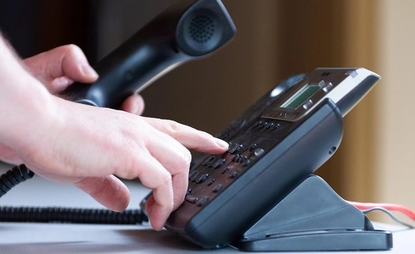 วิธีการแยกเสียงคนจริงกับเสียง AI ในโทรศัพท์ ตรวจสอบได้ด้วยโปรแกรมอะไรบ้าง ?