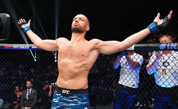 เดอ ริดเดอร์ ลั่นปิดบัญชีใส่ อัลเลน   พุ่งเป้าเขย่าบัลลังก์ "คู่เอก" ในศึก UFC