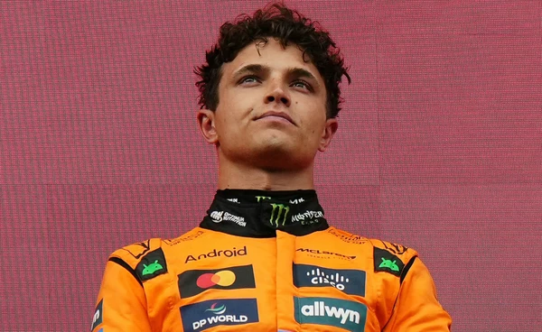 นอร์ริส สุดเจ็บปวดรถตัวเองน้ำมันรั่ว โดนเพื่อนร่วมทีมทิ้ง 34 แต้ม