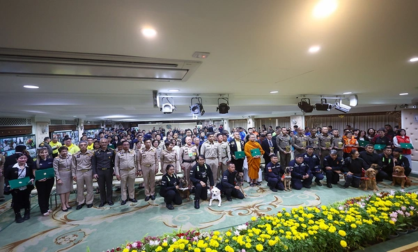 น้องหมา K9 พร้อมหน่วยงานต่างๆ ร่วมรับ เครื่องหมายเชิดชูเกียรติ “นคราภิรักษ์” กรณีเหตุการณ์แผ่นดินไหว 