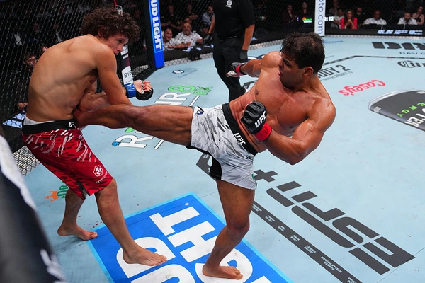 คอสตา สาดเพลงแข้งมวยไทย!  ชนะแต้ม โกปิลอฟ แบบขาดลอย