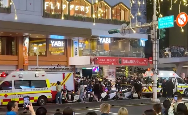 มือมีดไล่แทงคนใจกลางไทเป ตาย 3 เจ็บ 5 ก่อนตกตึกเสียชีวิต