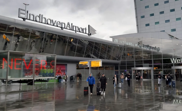 พบโดรนป่วนสนามบินเมืองเมืองไอนด์โฮเฟน เนเธอร์แลนด์ ปิดสนามบินหลายชั่วโมง