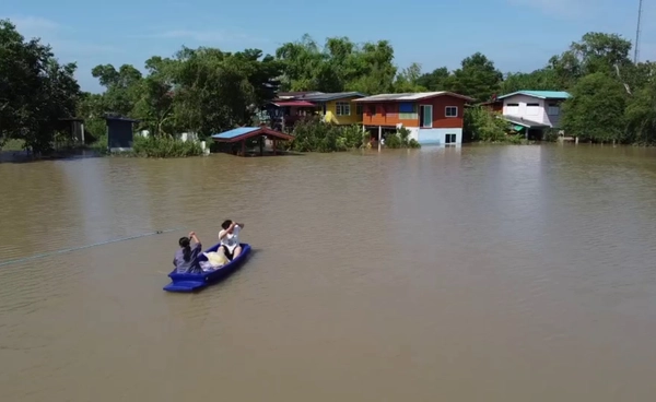อยุธยาฯ ยังสาหัส บางจุดน้ำท่วมสูง 4-5 เมตร เดือดร้อนกว่า 6 หมื่นหลังคาเรือน