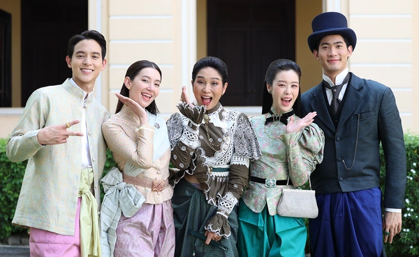 “เจมส์–เบลล่า” ปิดตำนาน “เจ้าคุณพี่กับอีนางคำดวง” สุดแฮปปี้ ช่อง 3 ทำเรตติ้งพุ่งยืนหนึ่งทั่วประเทศ 