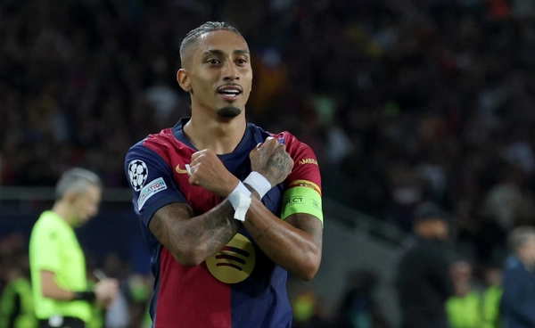 ส่องประวัติ 'ราฟินญ่า' จากนักเตะข้างถนนสู่ดาวดังของบาร์เซโลน่า