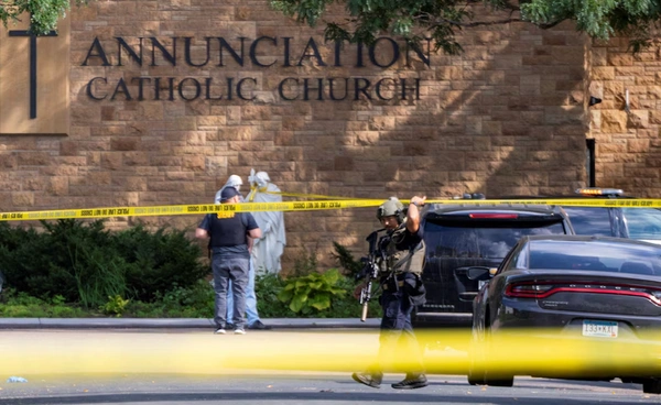 กราดยิงโรงเรียนคาทอลิกที่รัฐมินนิโซตา เด็กเสียชีวิต 2 คน ผู้ก่อเหตุเสียชีวิตด้วยเช่นกัน 