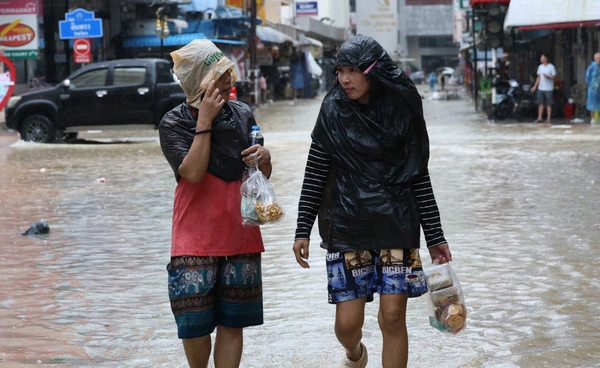น้ำท่วมหนักหาดใหญ่ฉุดนักท่องเที่ยวมาเลย์ลดฮวบ แม้ต่างชาติรวมยังฟื้นตัว