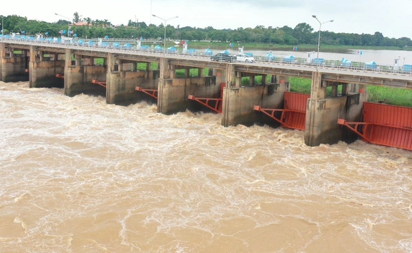 เขื่อนเจ้าพระยา ระบายน้ำเพิ่มเป็น 2,300 ลบ.ม./วินาที เช็กพื้นที่ได้รับผลกระทบที่นี่!