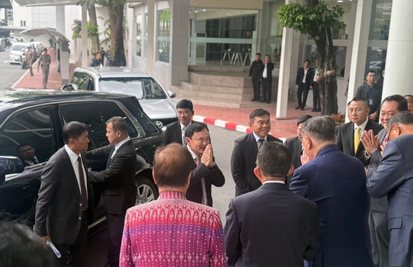 มาตามนัด! “ทักษิณ”  นั่งโรลส์-รอยซ์ โชว์วิสัยทัศน์ปราบยาเสพติด สยบลือเผ่นออกนอกประเทศ