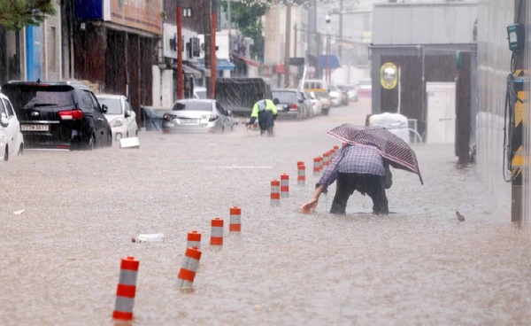 “เกาหลีใต้” เจอฝนถล่มหนัก สั่งอพยพกว่า 1,000 คน