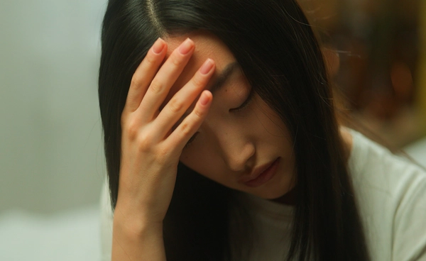 จิตแพทย์แนะวิธีรับมืออารมณ์หดหู่ เมื่ออยู่คนเดียวทีไร ใจดิ่งทุกครั้ง