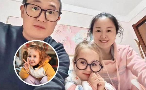 พ่อแม่ชาวจีนคลอดลูกออกมาตาสีฟ้าผมทอง ตรวจ  DNA เป็นลูกตัวเอง 100% เนื่องจากมีเชื้อสายสลาฟ