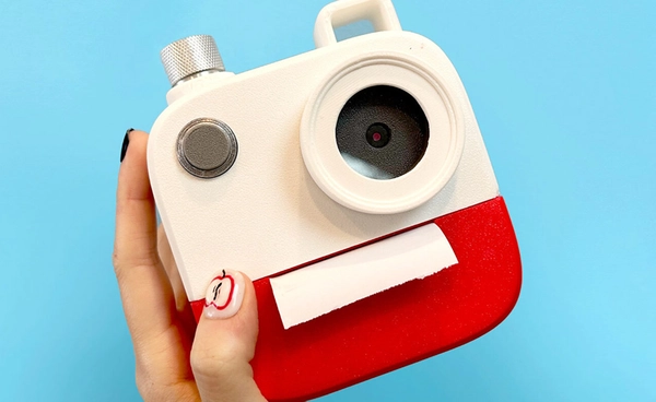 นวัตกรรม “กล้องแต่งกลอน” ถ่ายภาพพร้อมพิมพ์กลอน เกี่ยวกับคนและสิ่งรอบตัว 