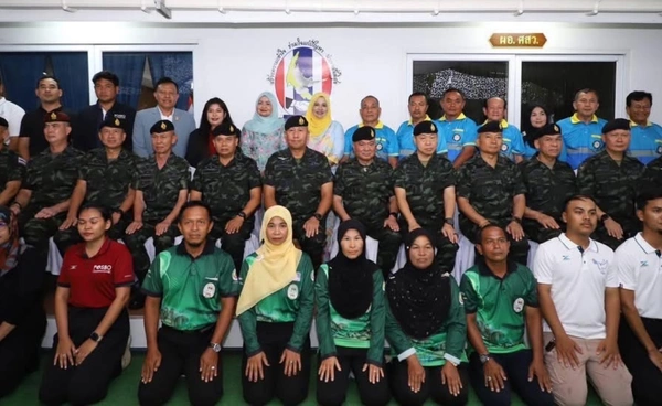 ผบ.ทบ. ลงพื้นที่ตรวจเยี่ยม กอ.รมน. ภาค 4 สน. ให้กำลังใจกำลังพล