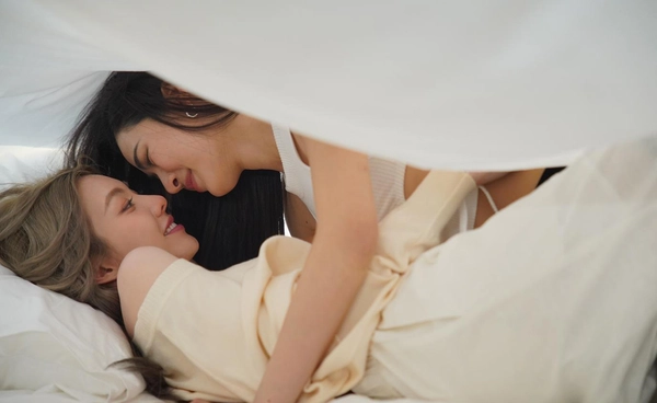 เขินตัวบิด “หลิง – ออม” เปิดโหมดคลั่งรัก เปลี่ยนห้องนอนเป็นห้องสวีท ใน “เพียงเธอ” 